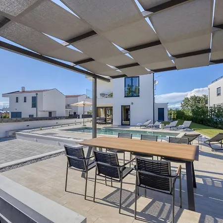 Ivana With Private Pool *