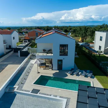 Ivana With Private Pool *