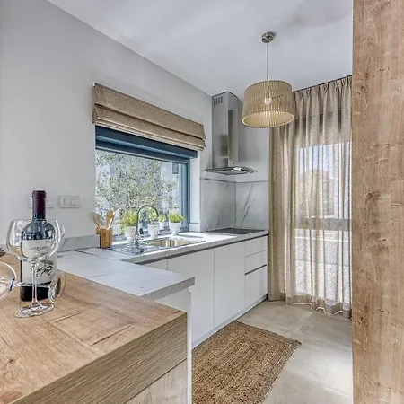 Ivana With Private Pool Vila *