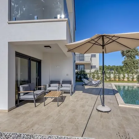 Ivana With Private Pool Villa