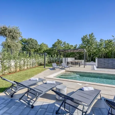 Ivana With Private Pool