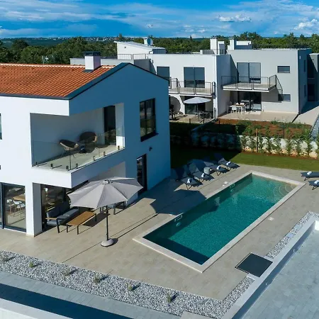 Ivana With Private Pool *