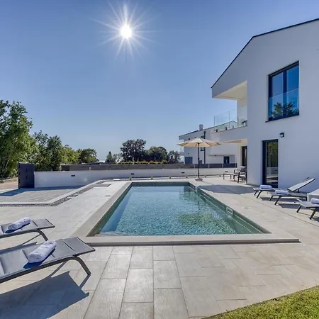 Ivana With Private Pool