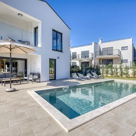 Ivana With Private Pool