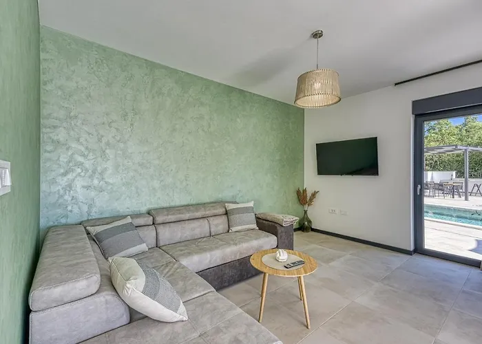 Ivana With Private Pool Vila