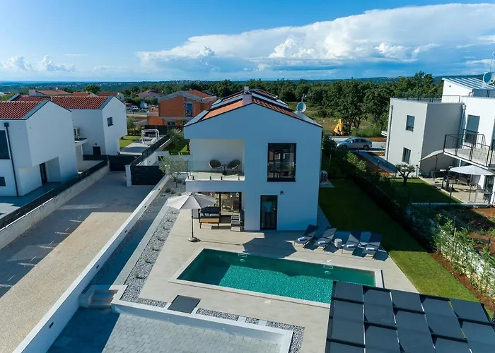 Ivana With Private Pool *