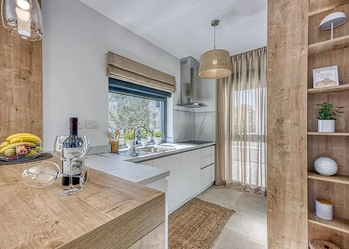 Ivana With Private Pool Vila *