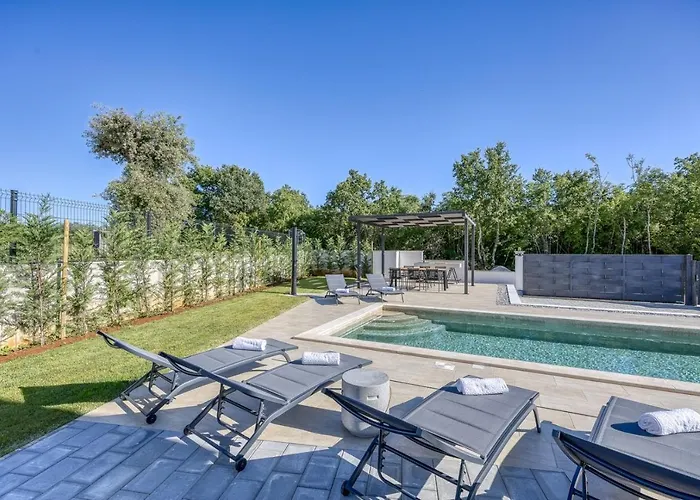 Ivana With Private Pool