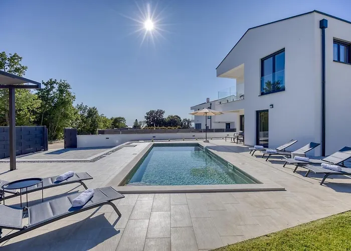 Ivana With Private Pool