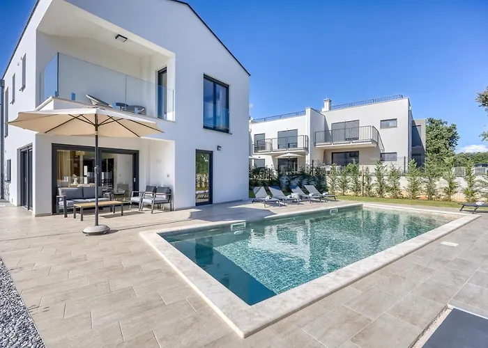 Ivana With Private Pool